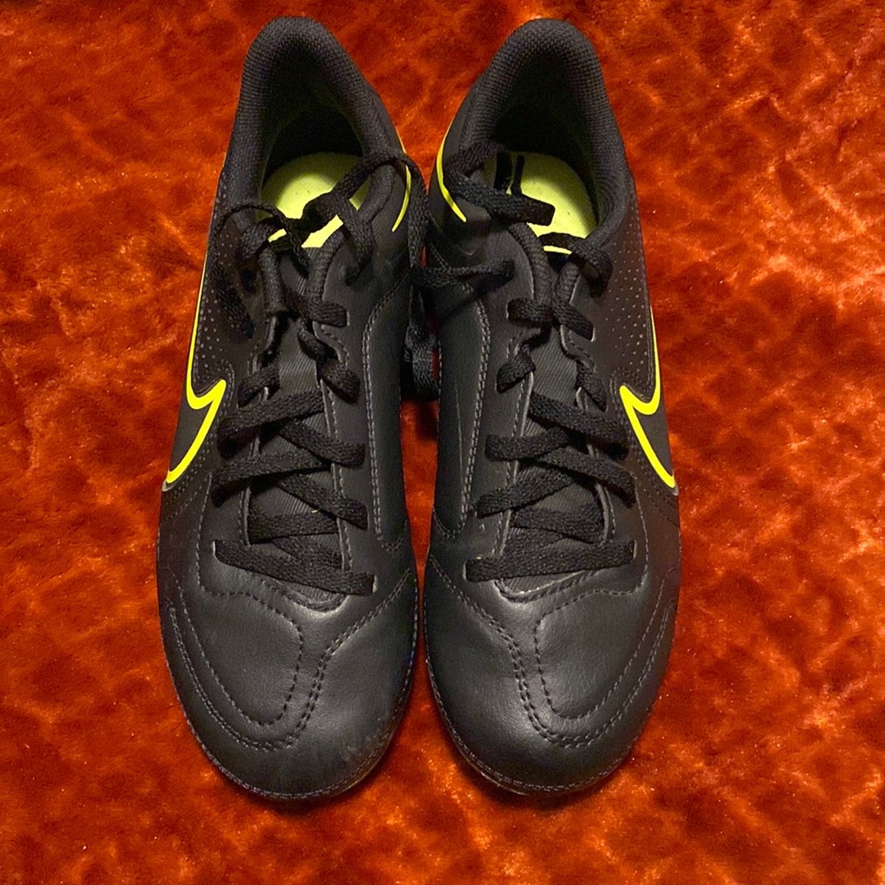 Nike Jr. Tiempo Cleat